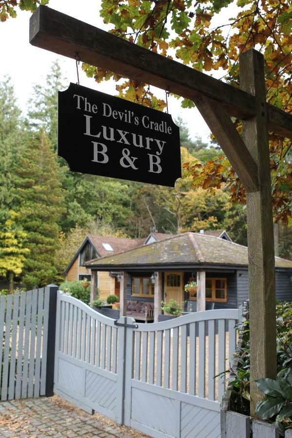 The Devils Cradle Hotell Farnham  Eksteriør bilde